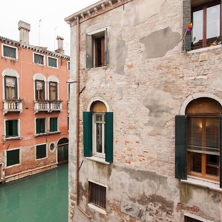 Explore Venice From A Sophisticated Hideaway In San Polo Екстер'єр фото