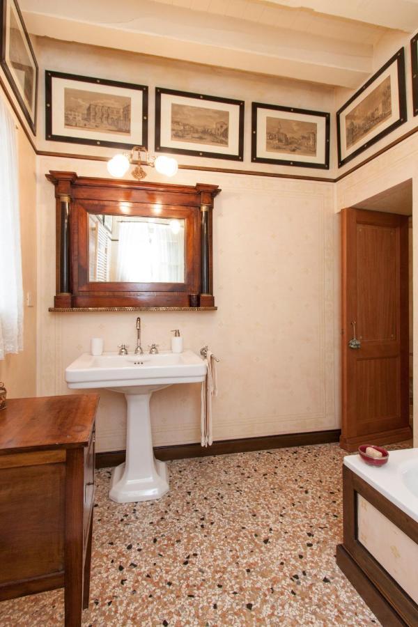 Explore Venice From A Sophisticated Hideaway In San Polo Екстер'єр фото