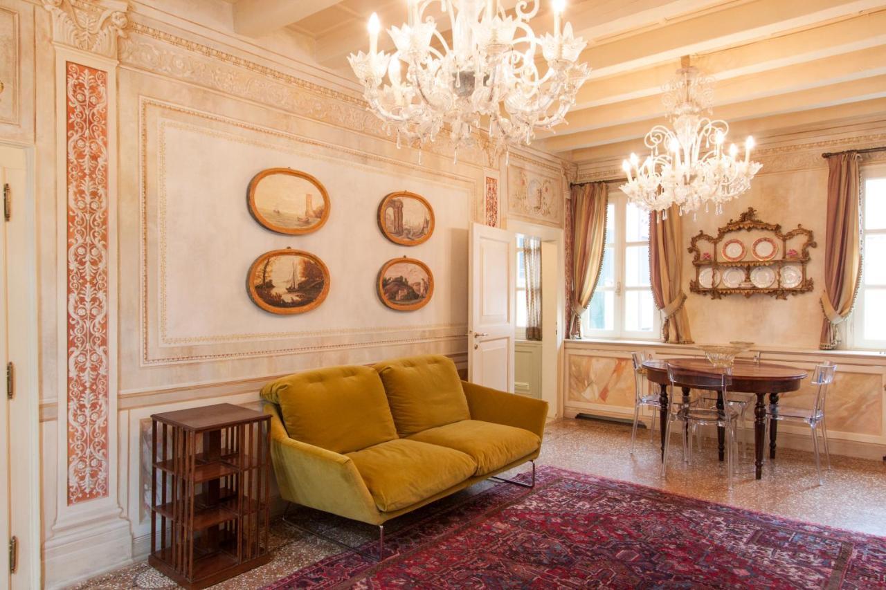 Explore Venice From A Sophisticated Hideaway In San Polo Екстер'єр фото