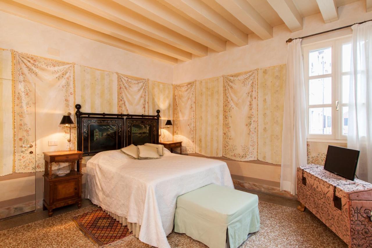 Explore Venice From A Sophisticated Hideaway In San Polo Екстер'єр фото