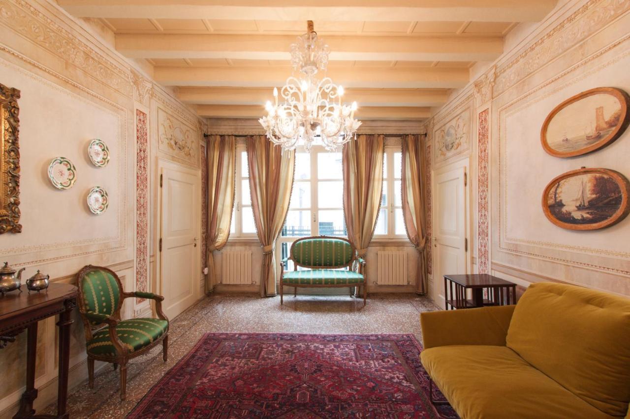 Explore Venice From A Sophisticated Hideaway In San Polo Екстер'єр фото