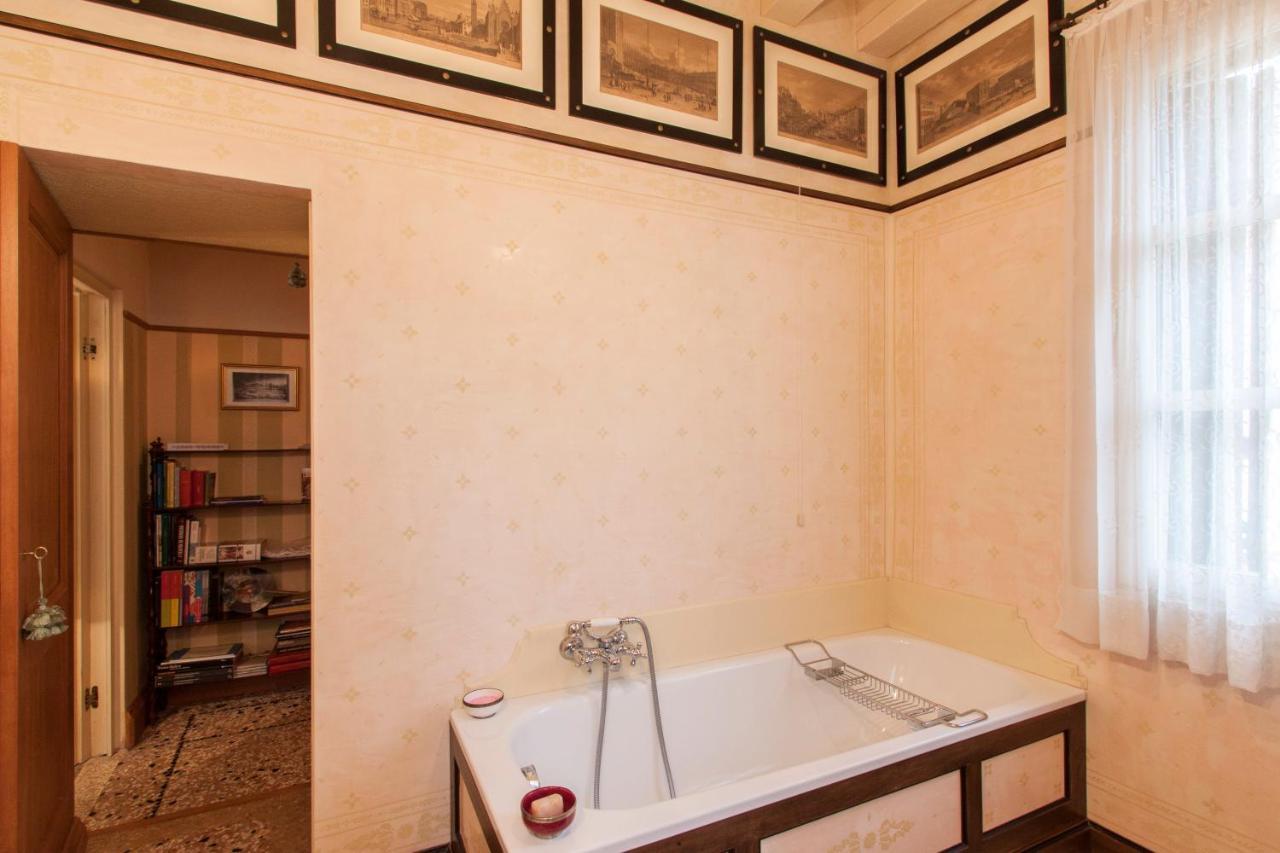 Explore Venice From A Sophisticated Hideaway In San Polo Екстер'єр фото