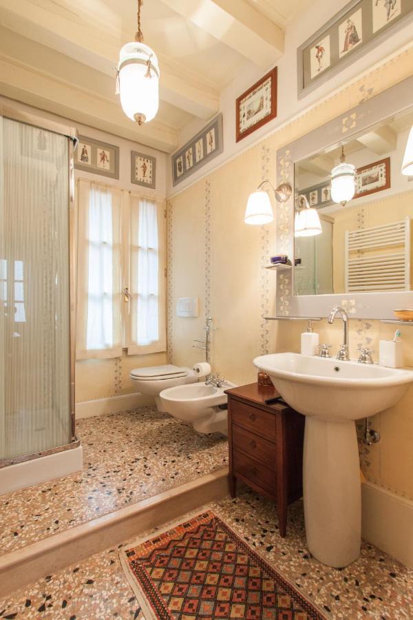 Explore Venice From A Sophisticated Hideaway In San Polo Екстер'єр фото