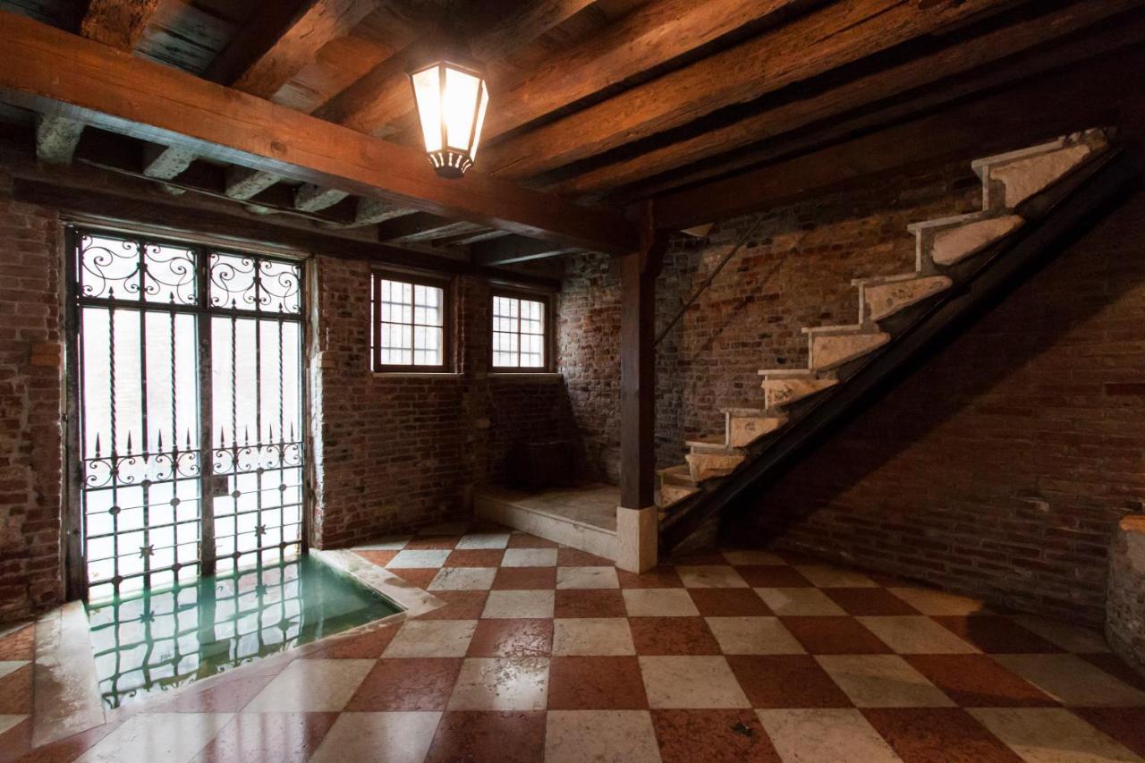 Explore Venice From A Sophisticated Hideaway In San Polo Екстер'єр фото