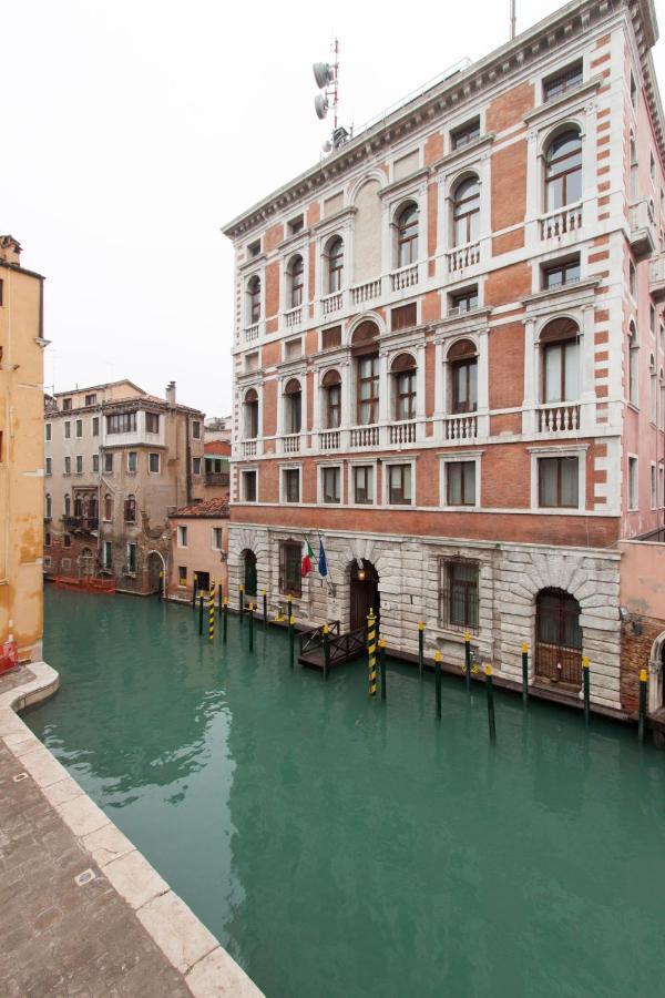 Explore Venice From A Sophisticated Hideaway In San Polo Екстер'єр фото