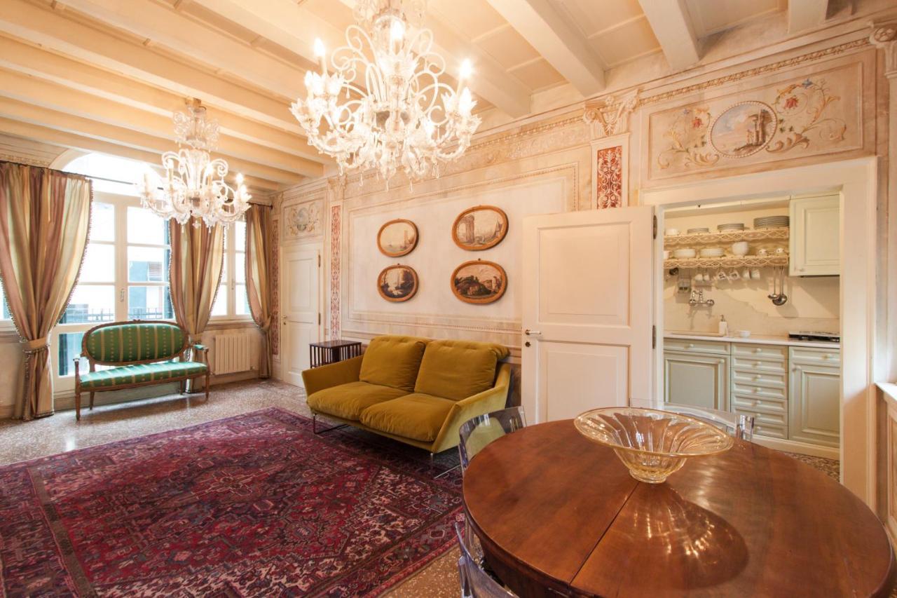 Explore Venice From A Sophisticated Hideaway In San Polo Екстер'єр фото