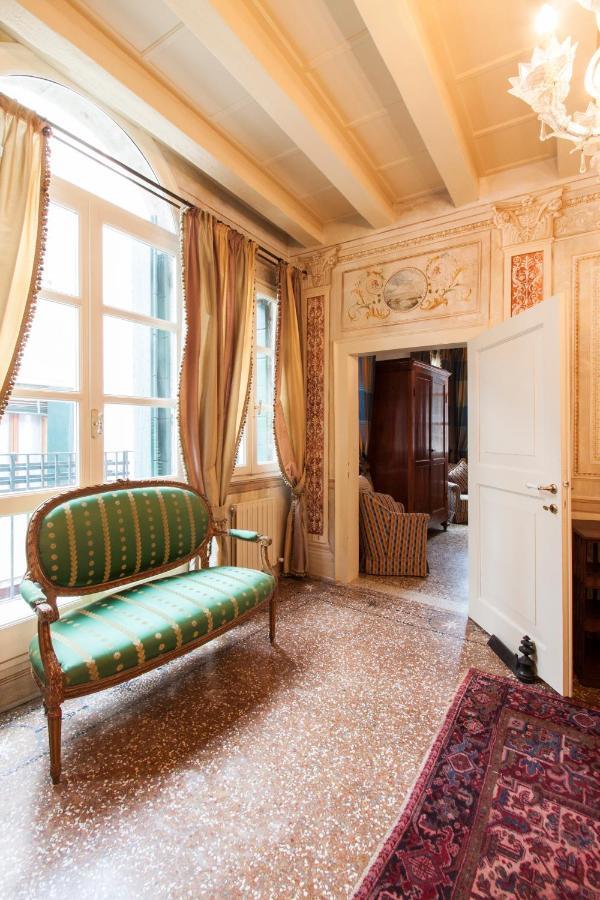 Explore Venice From A Sophisticated Hideaway In San Polo Екстер'єр фото